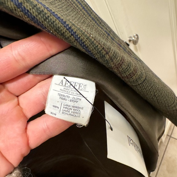 Moschino Vintage 1990’s Blazer with Peaked Lapels and Structured Shoulders - Picture 10 of 16